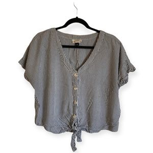 Universal Thread XL Short Sleeve Button Down Blouse